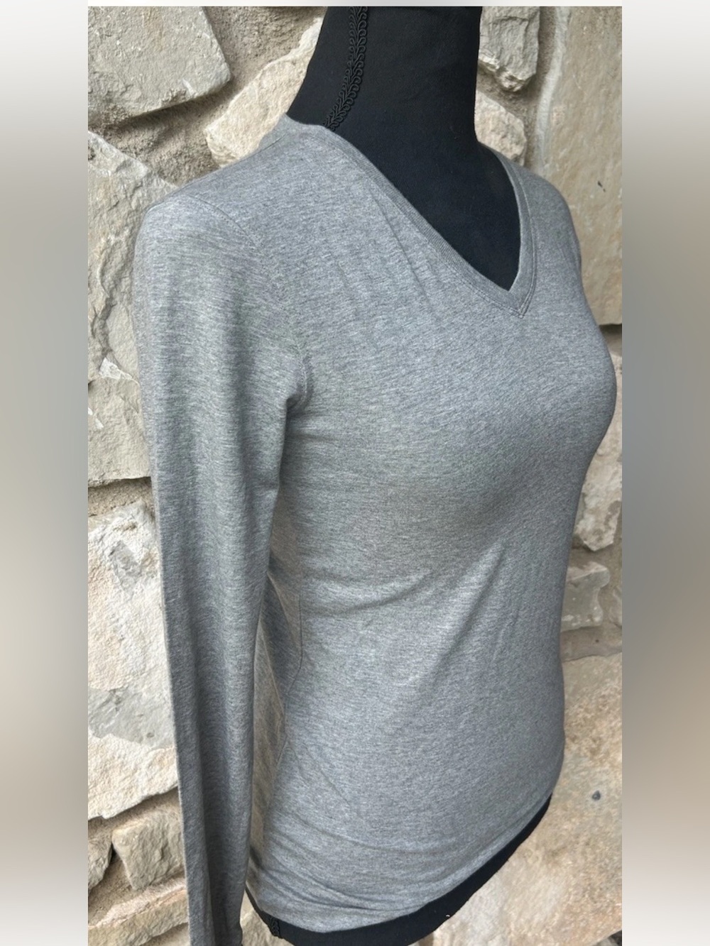 Women's Tasc Cotton T Shirt Tee Size XS Gray V Neck Longsleeve Activewear NWOT - Picture 3 of 6
